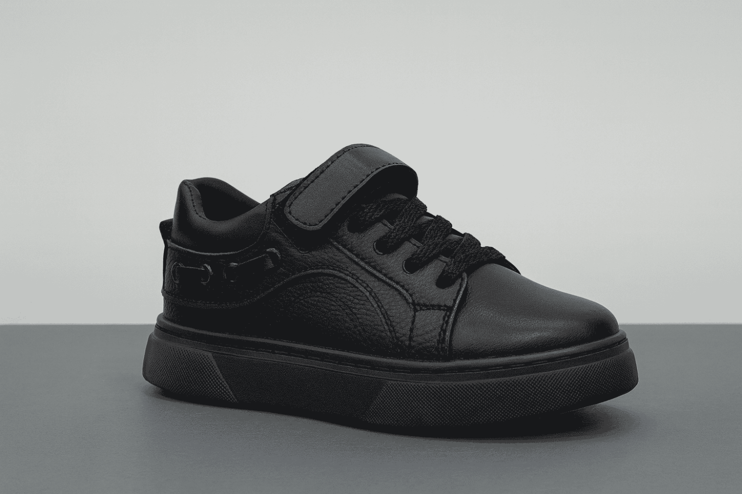 شوزات اطفالي ولادي